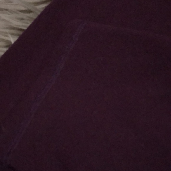 Fabletics Capri style-Eggplant-EUC - Picture 3 of 10